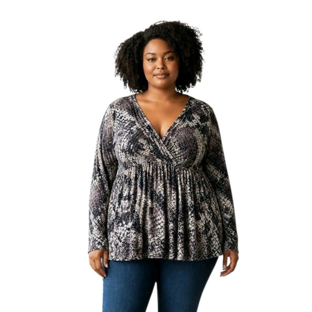 TORRID 2 Women's 18 20 Babydoll Blouse V-Neck Animal Print Sheer Long Slv 42"